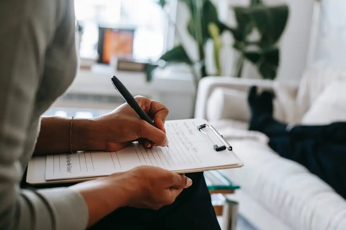 How Can Participating in Gestalt Therapy Help Young Adults Overcome Depression?